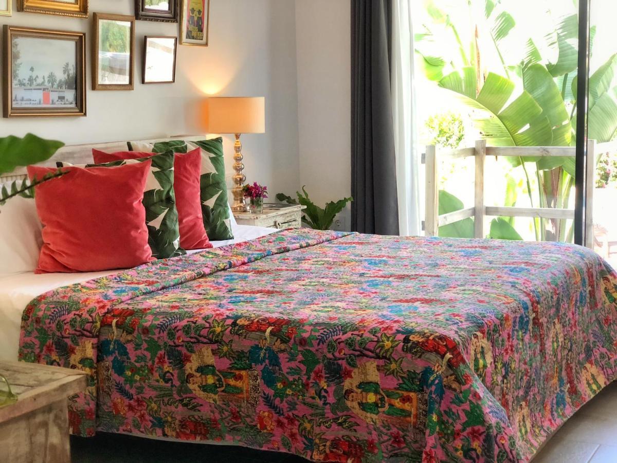 One Thousand Waves Bed and breakfast