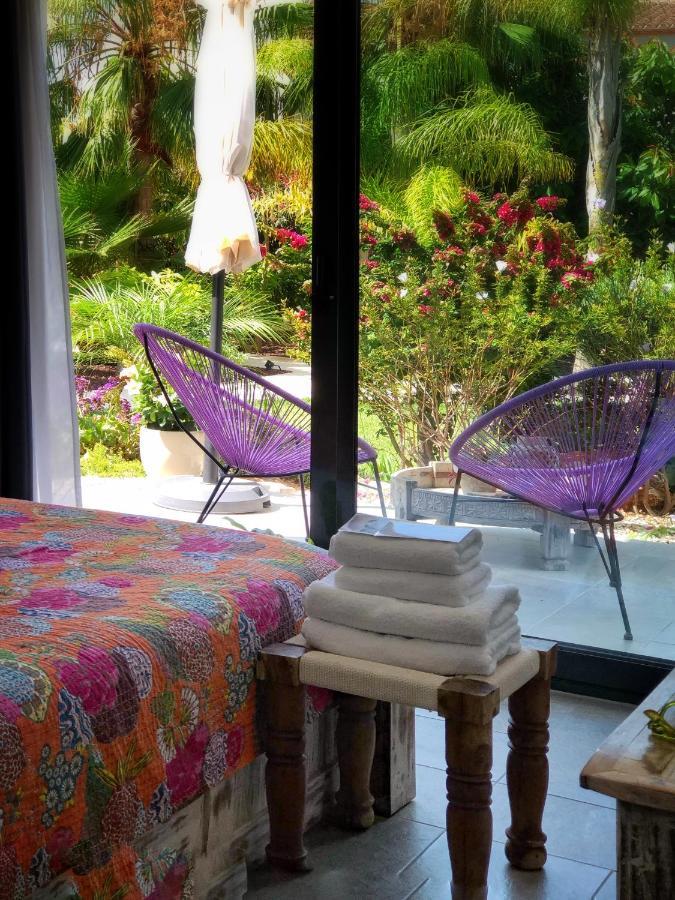 Bed & Breakfast One Thousand Waves